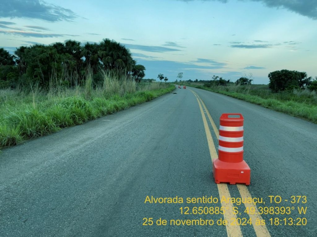 Bueiro desmorona após chuvas e abre cratera às margens de rodovia no sul do Tocantins