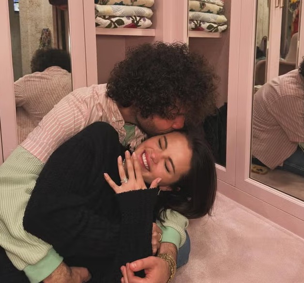 Selena Gomez e Benny Blanco estão noivos: ‘Para sempre começa agora’