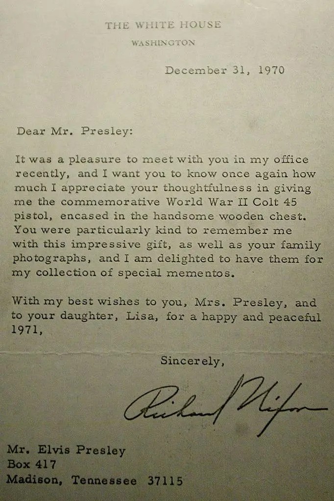 O dia em que Elvis Presley quis dar uma pistola de presente a Richard Nixon, presidente dos EUA