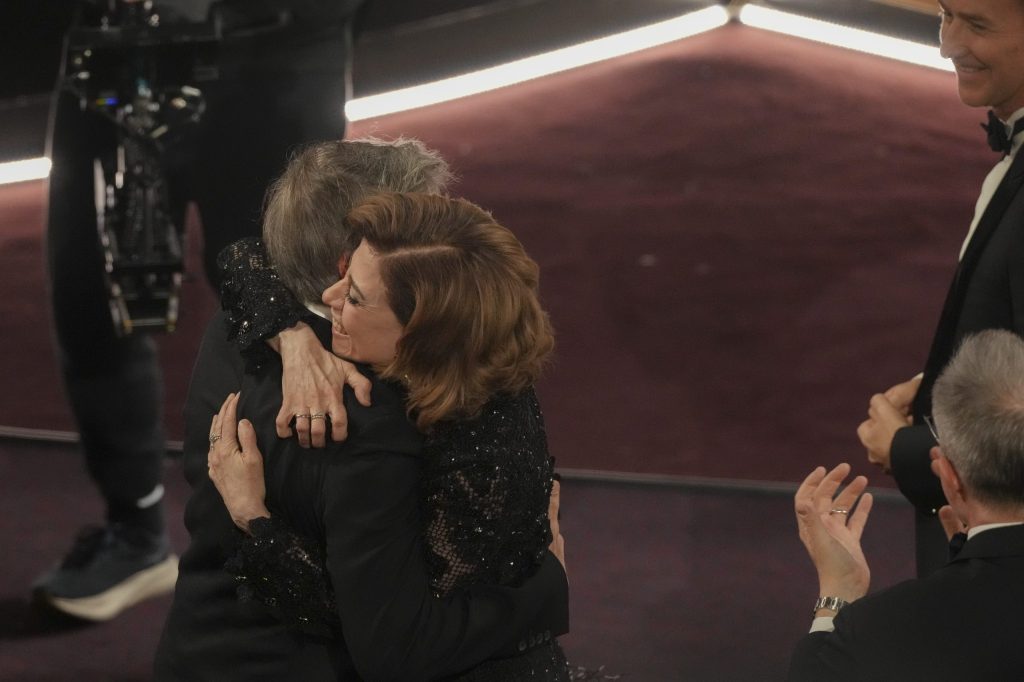 ‘Nós vamos sorrir’, comemora Fernanda Torres após conquista de ‘Ainda estou aqui’ no Oscar