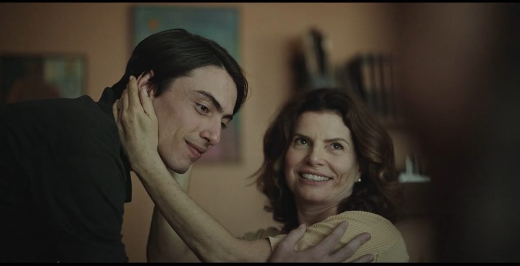 Em ‘Dias Perfeitos’, Debora Bloch interpreta mãe que evita encarar a realidade do filho