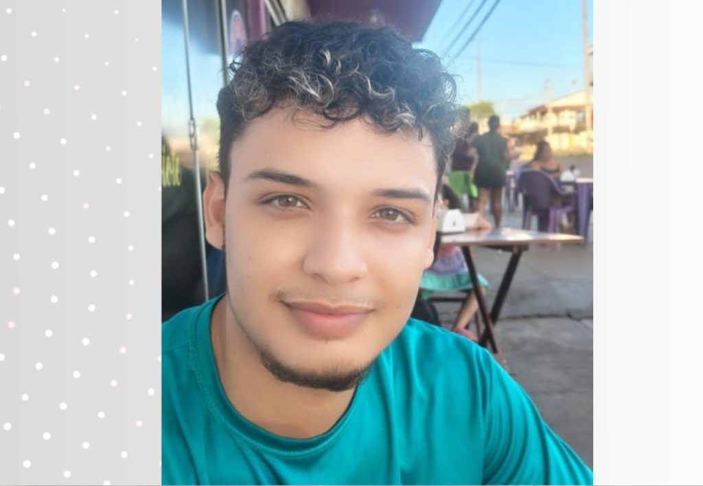 Jovem que morreu após perder controle de moto e atingir poste em Palmas voltava do trabalho, diz primo