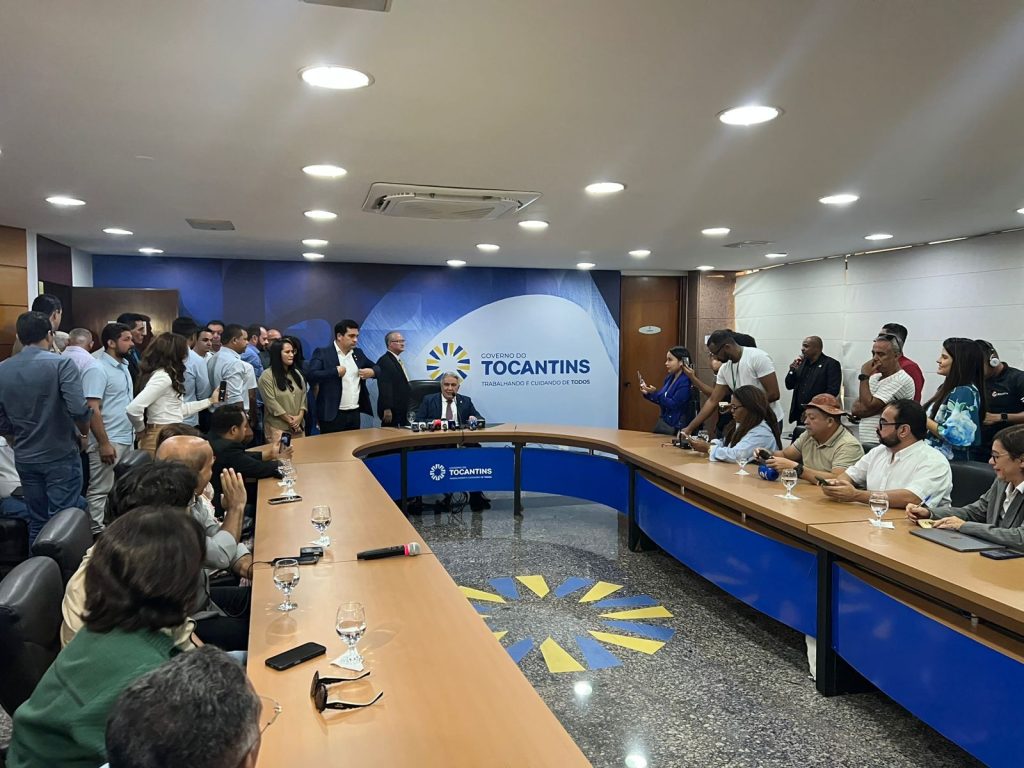 Governador em exercício nomeia novos secretários; veja os nomes