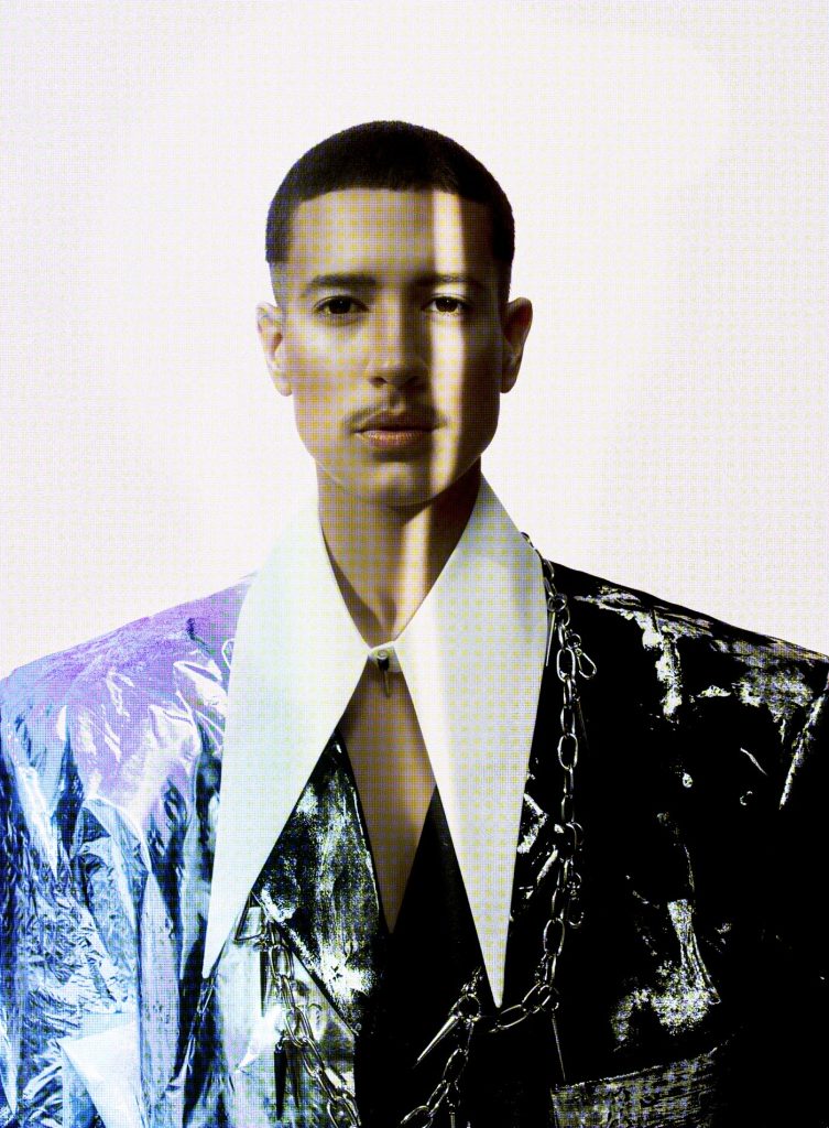 Fitti estreia show que antecipa o tom ‘trans-nordestino’ do álbum em que o cantor interpreta Ney Matogrosso