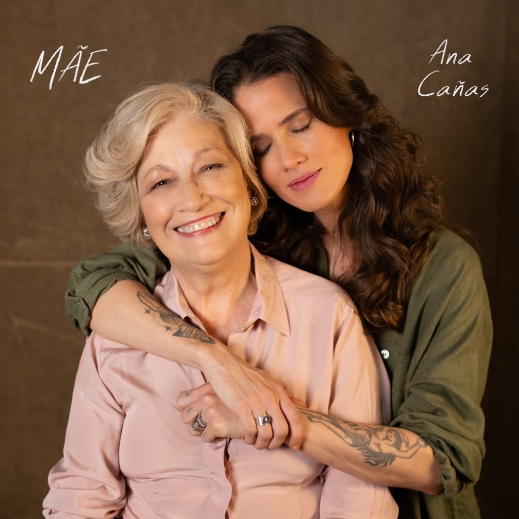 Ana Cañas acerta as contas com a mãe, Dona Carmen, em canção confessional de letra escrita ‘com o coração na mão’