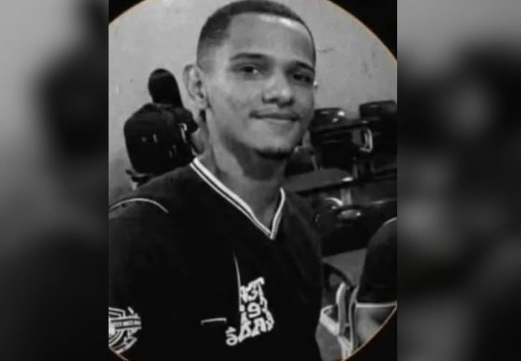 Jovem morre após carro tentar desviar de animal e cair em canal de água na BR-242, diz PRF