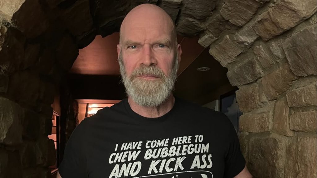 Ator de ‘X-Men’ revela diagnóstico de câncer de mama: ‘Super raro’