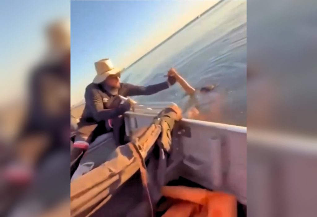 Pescador detalha momento do resgate de homem no lago de Palmas: ‘Um dos braços para fora da água’