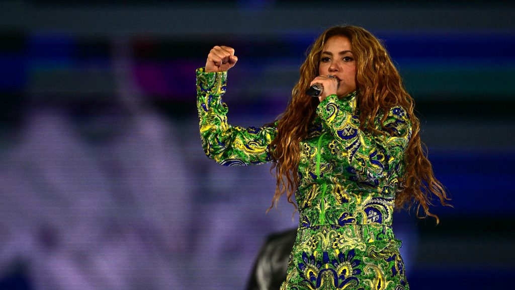 Shakira será atração de uma das três cerimônias de abertura da Copa do Mundo; Anitta também fará apresentação