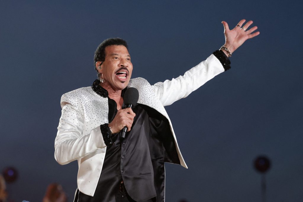 Lionel Richie é internado na UTI após show, diz site