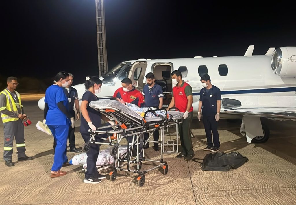Após mãe se acorrentar em hospital no TO por cirurgia, filho passa por exames e aguarda procedimento em São Paulo