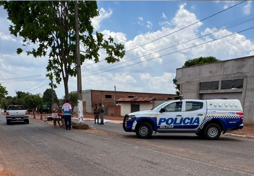 Motociclista morre em acidente com poste no interior do Tocantins, diz PM