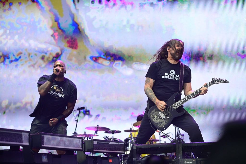 Sepultura aposta em show exclusivo só com ‘era Derrick’ na penúltima apresentação da carreira no Brasil