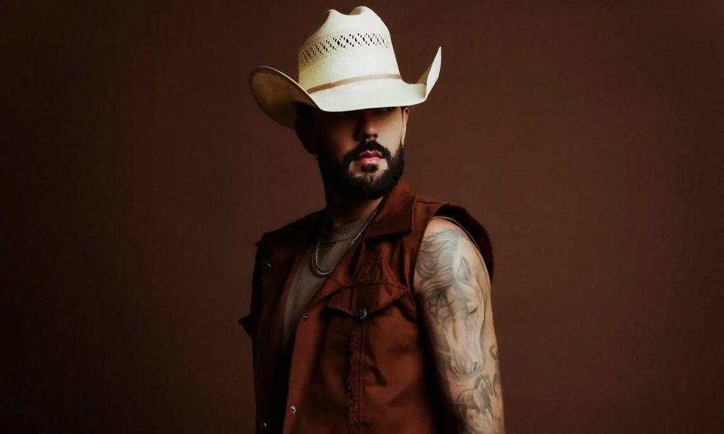 Voz do agro pop, Luan Pereira tenta um link com sertanejo tradicional ao gravar o álbum audiovisual ‘Eu te amo rodeio’
